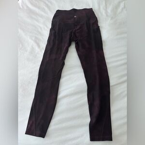 Lululemon Tye dye 28” size 6 with pockets